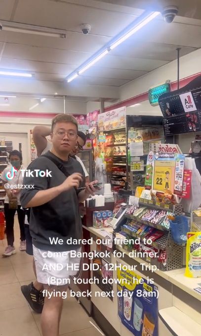 Terima Tantangan, Pria Ini dari Singapura  ke Thailand Hanya Untuk Beli Makanan