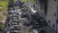 Laporan media Israel, para pemukim membakar rumah-rumah serta mobil-mobil warga Palestina. AP/Majdi Mohammed  