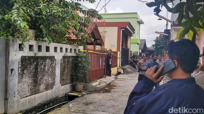 TKP Penemuan 2 Mayat Perempuan di Bekasi