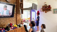 Claw machine ini diberikan untuk kado ulang tahun Kaba. Foto: instagram
