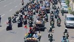 Potret Arak-arakan Adipura Kencana 2022 Disambut Meriah Warga Surabaya