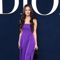 Jisoo BLACKPINK menghadiri Christian Dior Fall 2023 Ready To Wear Runway Show pada Selasa (28/2/2023) waktu setempat. Foto: Getty Images