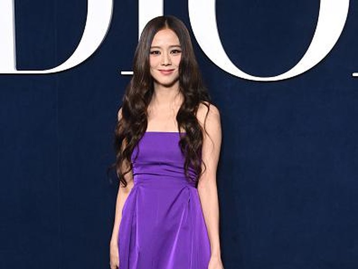 Adu Gaya Jisoo dan Rose BLACKPINK di Paris Fashion Week 2023
