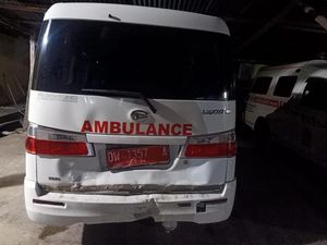 Detik-detik Ambulans Dikemudikan Bocah di Bone Seruduk Pemotor Bonceng Tiga