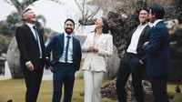 Anya Geraldine bersama dengan sang kekasih, Gading Marten dan Sean Gelael menjadi groomsmen untuk Jeremy Imanuel Santoso yang juga merupakan manajer RANS PIK Basketball. Foto: dok. Instagram Anya Geraldine.