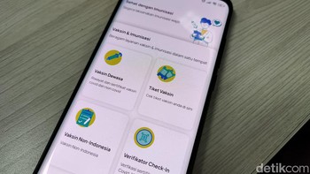 Fitur untuk melihat dan mencetak sertifikat vaksin. Foto: Agus Tri Haryanto/detikINET