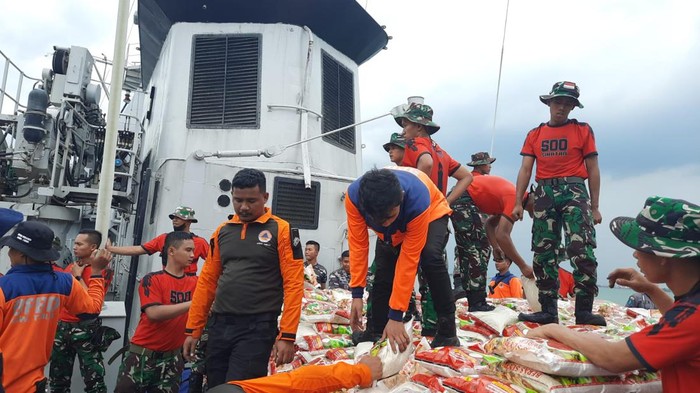 Bantuan logistik untuk masyarakat Masalembu