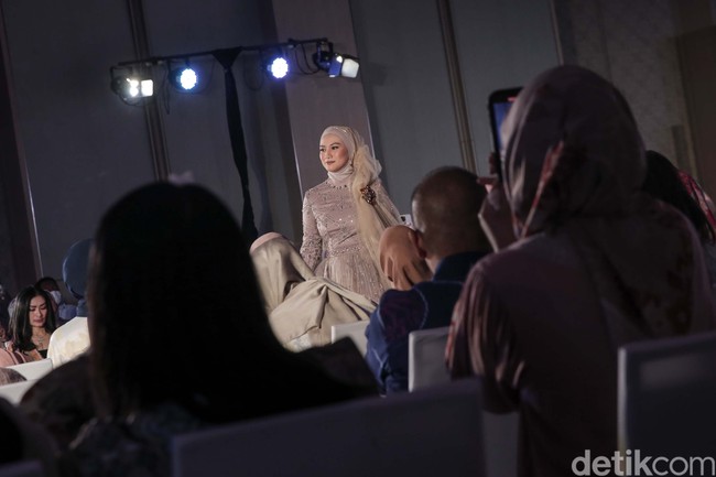 Harga koleksi ready to wear Wlove dibanderol Rp 500 ribu hingga Rp 1,5 juta. Sedangkan koleksi Yanti Adeni dan Yanti Adeni Attelier mulai dari harga Rp 700 ribu. Foto: Grandyos Zafna/Detikcom