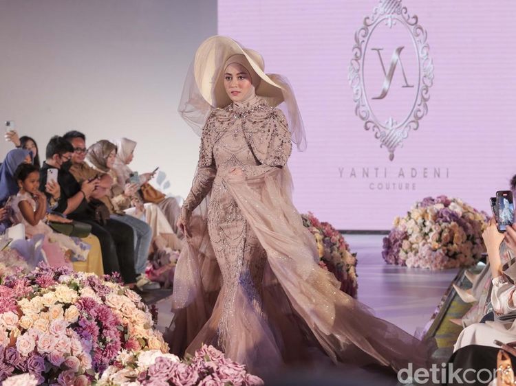 Foto: 10 Koleksi Busana Karya Desainer Yanti Adeni untuk Lebaran 2023
