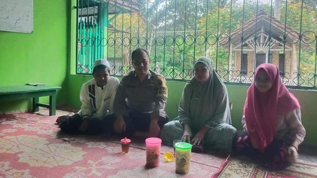 Bripka Ilmansyah, Bhabinkamtibmas Polsek Mestong, Muaro Jambi.