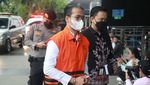 Lihat Lagi Momen Bupati Bangkalan Nonaktif Diperiksa KPK