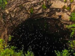 Deretan Sinkhole Terbesar di Dunia, Menakjubkan Tapi Seram