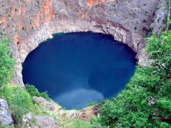 Deretan Sinkhole Terbesar di Dunia, Menakjubkan Tapi Seram