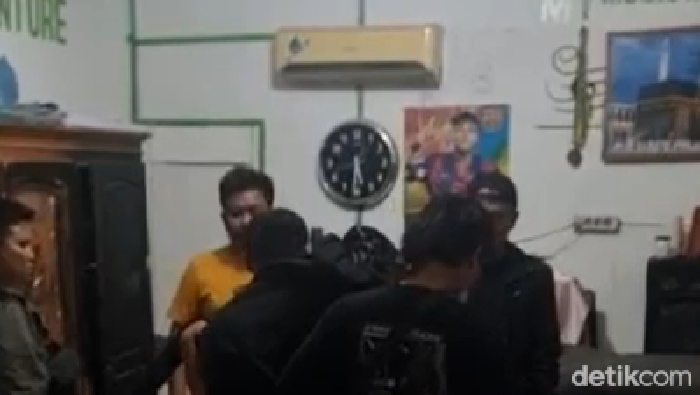 Debt Collector si belang biru yang bentak polisi ditangkap.