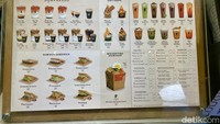 Meski kini sudah berbentuk kafe yang lebih kekinian, Dum Dum juga masih menyajikan menu originalnya. Seperti Thai tea original, green tea original, Milo, dan lainnya. Foto: detikFood / Yenny Mustika Sari