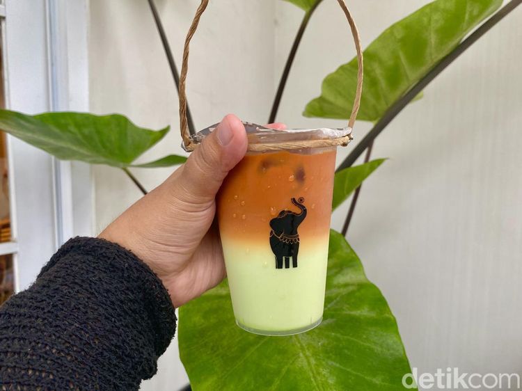 Segar! Bisa Cicip Thai Tea Pandan Latte di Dum Dum Cafe