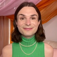 Dylan Mulvaney sudah merasa berbeda dari anak lainnya sejak usia 4 tahun. Terlahir sebagai laki-laki, artis dan komedian ini ingin menjadi perempuan. Foto: Instagram/@dylanmulvaney