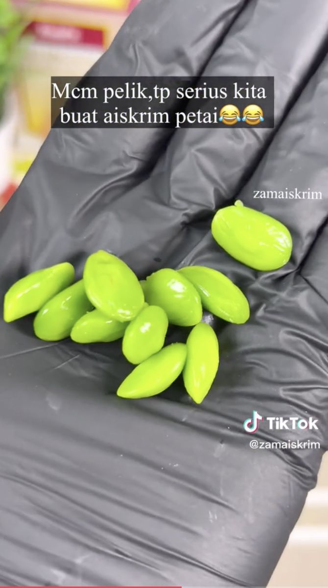 Eksperimen! TikToker Ini Coba Buat Es Krim Unik Rasa Pete