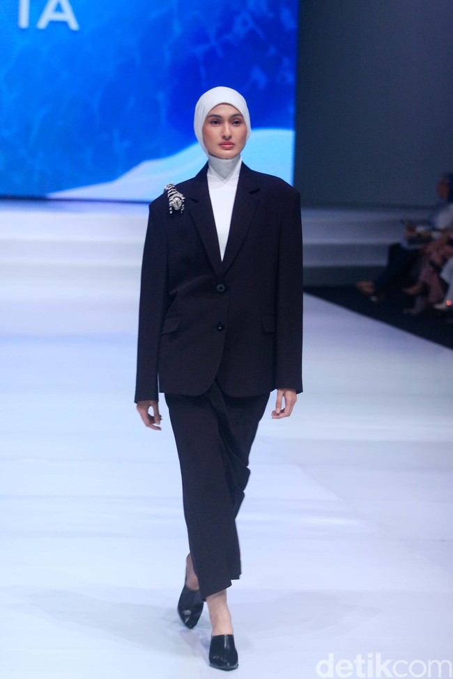 Brand Saba sendiri menurut Rani Hatta menyediakan pakaian untuk sehari-hari yang cocok dipakai oleh anak kulahan dan hangouts. Dia menuturkan konsep Saba adalah satu items bisa di padu padankan dengan fashion items lainnya. Foto: Abduh/Detikcom.