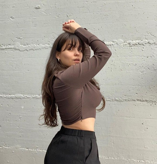 Ketika itu, Fenella yang tinggal di Portugal akhirnya mengutarakan keluhannya kepada dokter yang sayangnya tidak tahu apa penyebab pasti atas kondisinya. Saat gejalanya semakin parah, wanita 29 tahun tersebut terbang ke Inggris agar bisa dirawat oleh orang tua. Fenelle mengaku hampir tidak bisa pergi karena badannya sangat lemas. Foto: Instagram Fenella Fox