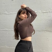 Ketika itu, Fenella yang tinggal di Portugal akhirnya mengutarakan keluhannya kepada dokter yang sayangnya tidak tahu apa penyebab pasti atas kondisinya. Saat gejalanya semakin parah, wanita 29 tahun tersebut terbang ke Inggris agar bisa dirawat oleh orang tua. Fenelle mengaku hampir tidak bisa pergi karena badannya sangat lemas. Foto: Instagram Fenella Fox