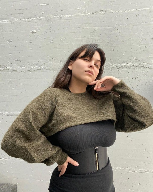 Aku baik-baik saja ketika masuk ke taksi menuju bandara tapi ketika sampai di situ lah aku bertemu dengan kursi roda. Aku pakai kursi roda sampai aku bertemu dengan ibuku dan sampai masuk ke mobilnya, kata Fenelle. Foto: Instagram Fenella Fox