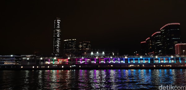 Pemandangan Hong Kong saat malam juga jadi salah satu yang sering diincar oleh fotografer dunia. (bonauli/detikcom)