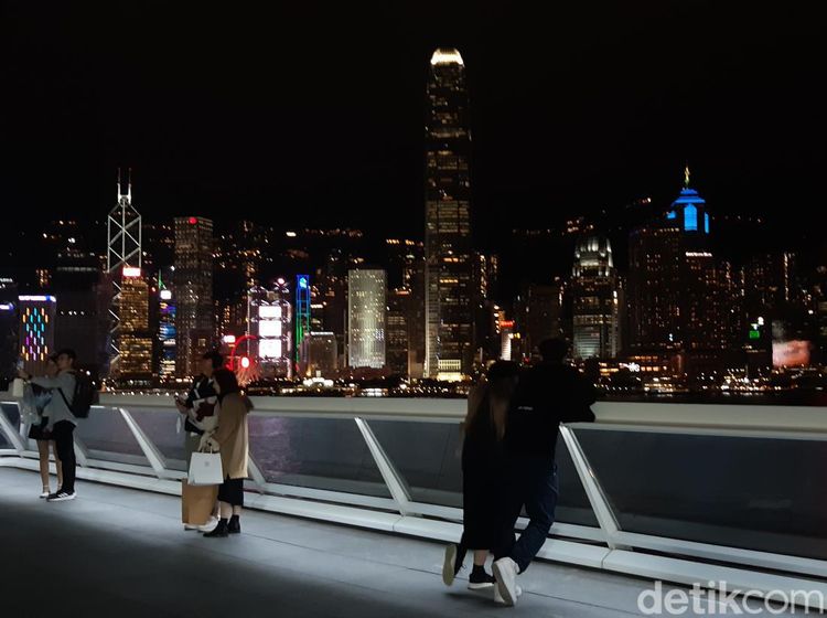 Mall Terbesar di Hong Kong Itu Spot Foto Paling Romantis