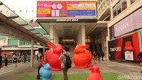 Harbour City adalah pusat belanja terbesar Hong Kong. Terletak di Tsim Tsa Tsui, Harbour City dekat dengan pelabuhan dan transportasi MTR.  (bonauli/detikcom)