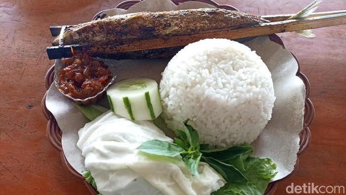 Ikan bakar di Pantai Blitar