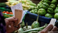 Menurut penuturan pedagang, saat ini harga sembako masih relatif stabil.  