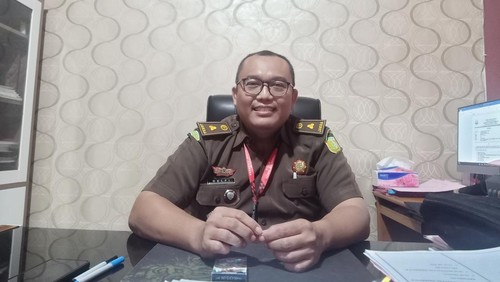 Kasi Pidum Kejari Jembrana Delfi Trimariono saat ditemui di ruangan kerjanya, Selasa (28/2/2023). (I Putu Adi Budiastrawan/DetikBali).