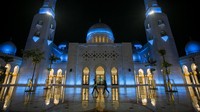Selain dibangun dengan fasad nan megah, masjid ini terbilang spesial karena merupakan pemberian Putra Mahkota UEA, Mohamed Bin Zayed Al-Nahyan, kepada Indonesia.   