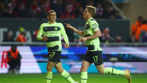 Soccer Football - FA Cup - Fifth Round - Bristol City v Manchester City - Ashton Gate Stadium, Bristol, Britain - February 28, 2023 Manchester Citys Kevin De Bruyne celebrates scoring their third goal with Phil Foden Action Images via Reuters/Paul Childs