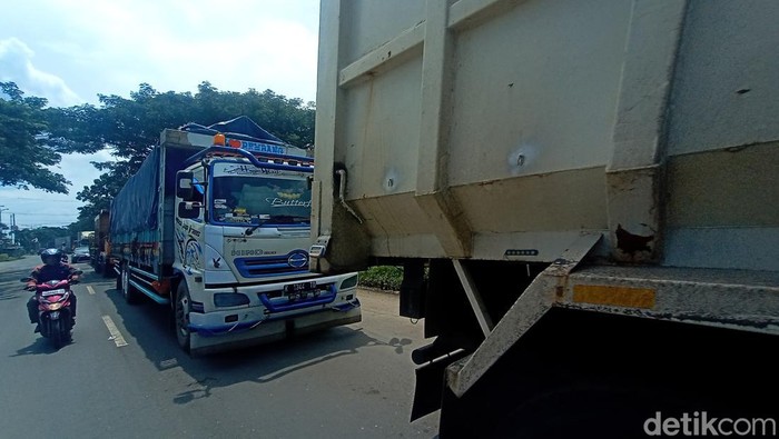 Kondisi jalan Pantura Juwana, Pati, macet parah, Rabu (1/3/2023). Kondisi jalan Pantura Juwana, Pati, macet parah, Rabu (1/3/2023).