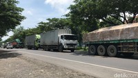 Sementara jalur yang dari arah barat arus lalu lintasnya terpantau padat merayap. Foto: Mukhammad Fadlil/detikJateng 