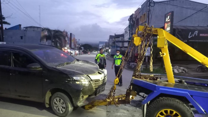 Lokasi kecelakaan maut mobil vs motor di Kendari.