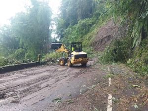 Hati-hati, Kawasan Malang Barat Diterjang Longsor di 8 Titik