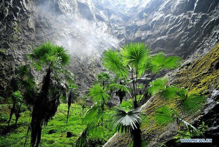 Lubang raksasa di China