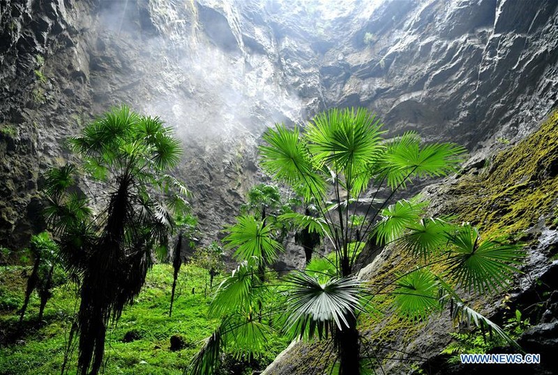 Lubang raksasa di China