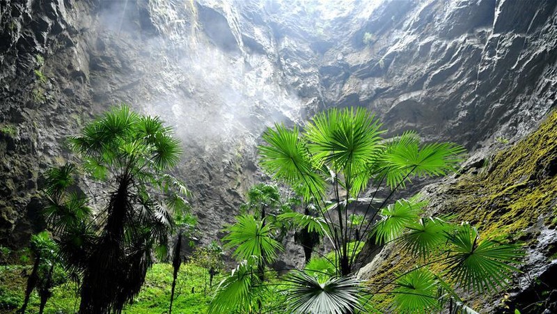 Lubang raksasa di China