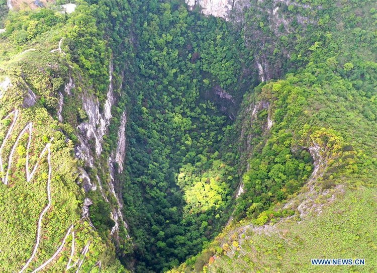 Lubang raksasa di China Lubang raksasa di China