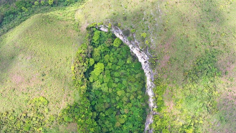 Lubang raksasa di China