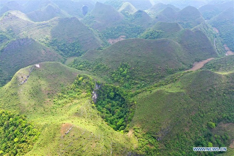 Lubang raksasa di China