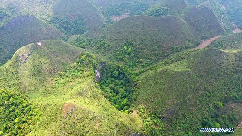 Lubang raksasa di China