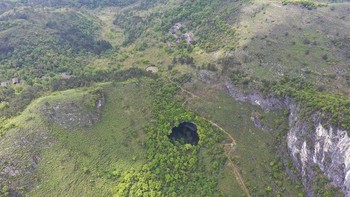 Ini adalah penemuan keren, kata George Veni, Direktur Eksekutif National Cave and Karst Research Institute (NKCRI) di Amerika Serikat, dan pakar gua internasional. Sebenarnya Veni tak langsung terlibat dalam penjelajahan gua ini. Namun oraganisasi yang duluanya merupakan Institure of Karst Geology of the China Geological Survey adalah lembaga kerabatnya NCKRI. Foto: Song Wen/Xinhua.