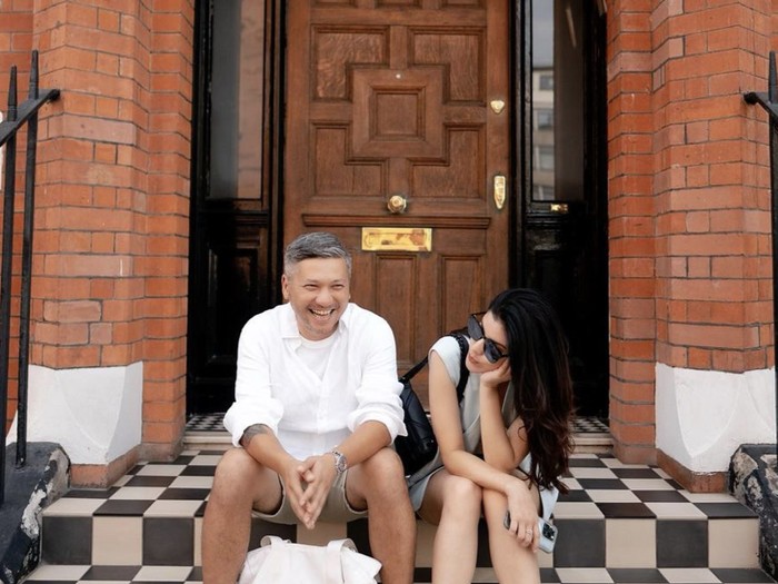 Medina Dina, Teman Dekat Gading Marten yang Hobi Ngopi Cantik