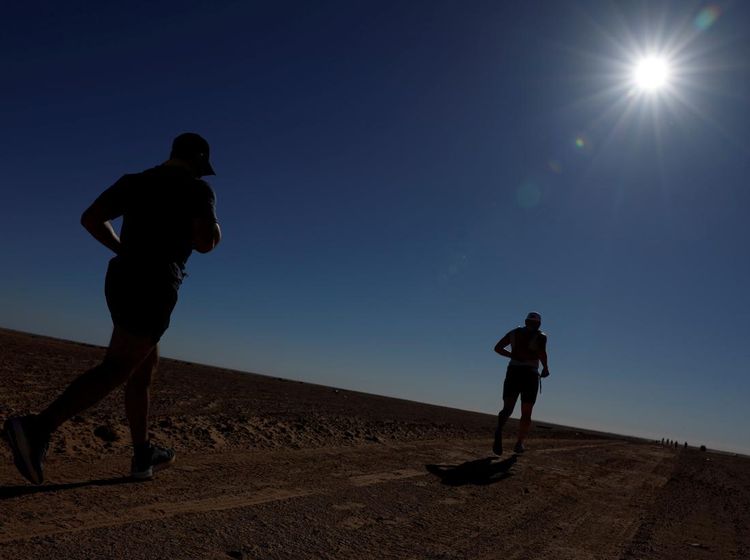 Menantang Panasnya Gurun Ekstrem di Aljazair dalam Sahara Marathon 2023