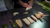 Tamale merupakan makanan khas Meksiko, Amerika Utara. Secara etimologi, kata tamales berasal dari Bahasa Spanyol yakni tamal dan Bahasa Nahuati yakni tamallli. Tamales adalah makanan tradisional yang terbuat dari masa. Masa adalah sejenis adonan pati yang biasanya berdasarkan tepung jagung. Adonan ini lalu dikukus atau direbus dalam bungkusan daun.   