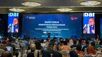 Dia menyebutkan tahun 2023 ini ekonomi diprediksi melambat. Tak cuma di Indonesia tapi juga di berbagai negara lainnya. Karena itu dibutuhkan strategi untuk tetap mempertahankan perekonomian agar terus berada di zona positif.  